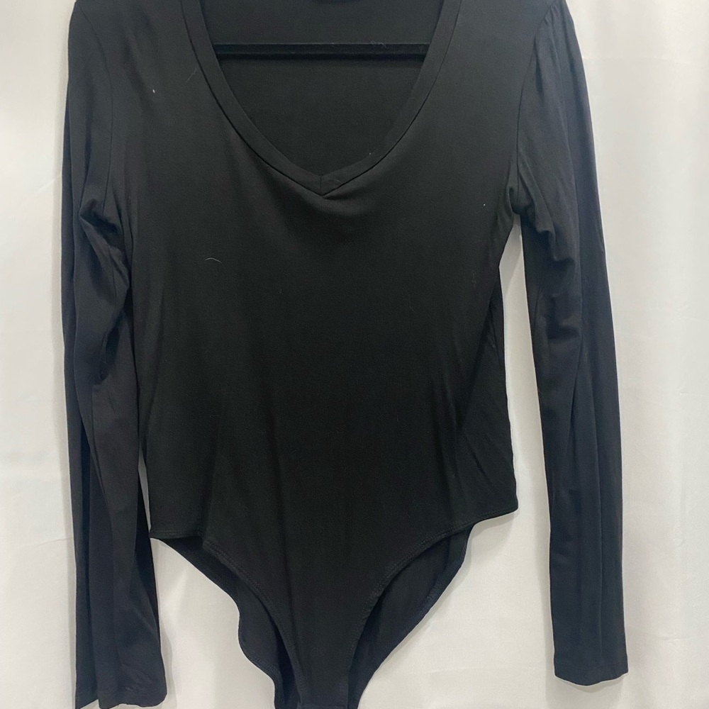 Sleek Black Fitted Long Sleeve Bodysuit